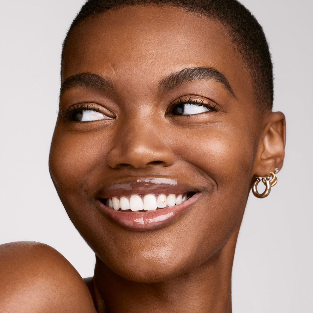 SOFT'LIT NATURALLY LUMINOUS LONGWEAR FOUNDATION (BASE DE MAQUILLAJE PARA ROSTRO)